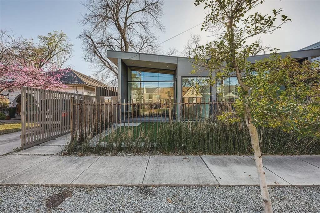 Must-See Dallas Property — A Sleek Retreat in the East Village