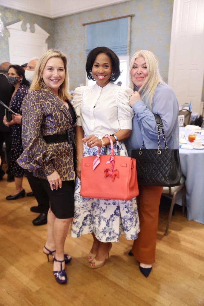 Donae Chramosta,  Roslyn Bazzelle Mitchell, Lara Bell  (Photo by Quy Tran)