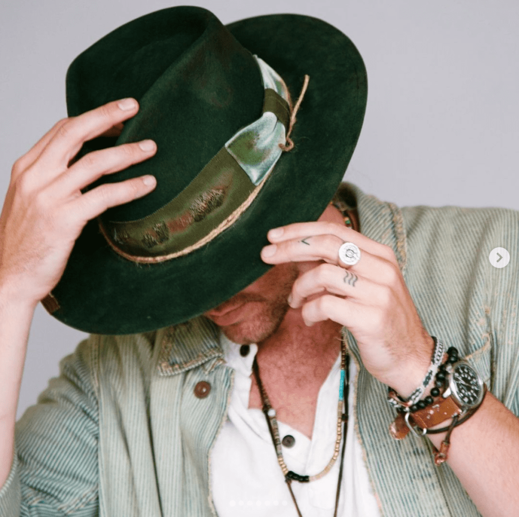 The stunning forest green hat from the Teressa Foglia collection. (Instagram photo)