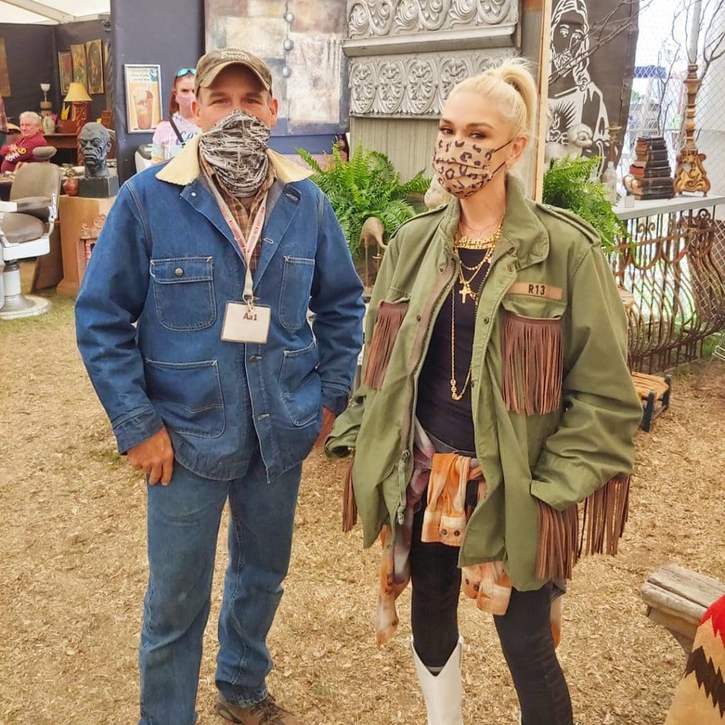 Gwen Stefani and Blake Shelton Enjoy a Sweet Night Out in Round Top — Major Celeb Sightings in Antiques Land