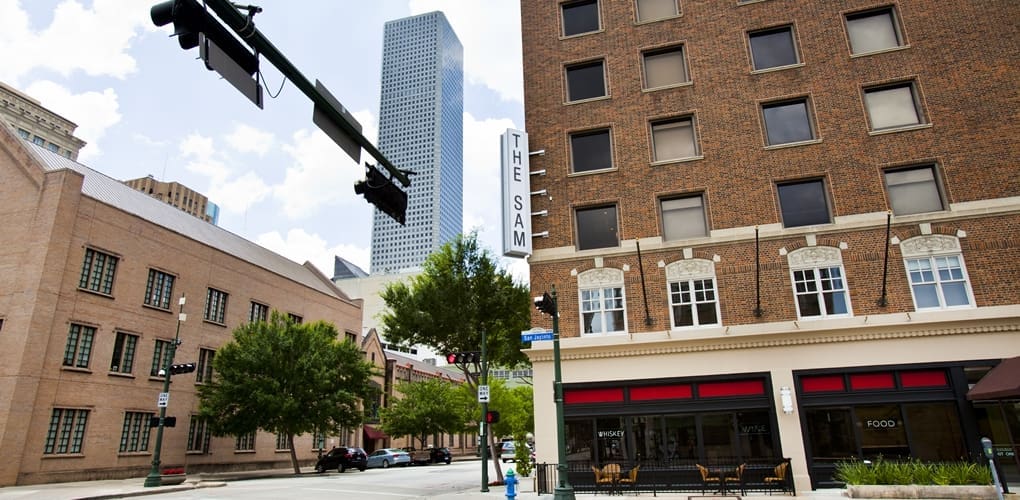 Houston Hotel at the Center of an Assassination Plot Embraces the Author With a Special Weekend