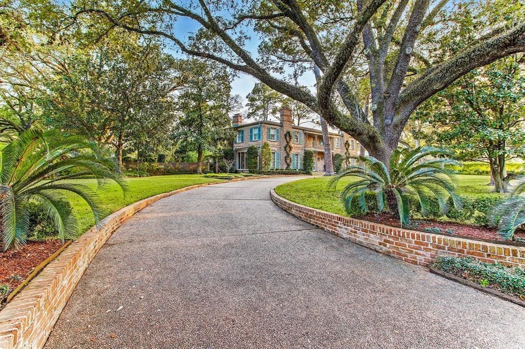 Prominent Architect’s River Oaks Dream Hits the Market — 1001 Kirby is a Rare Chance to Live in a Cameron Fairchild Home