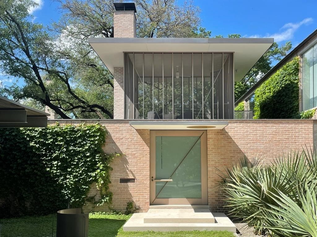 Must-See Dallas Property — This Greenway Parks Home is a Modern Match Made in Heaven