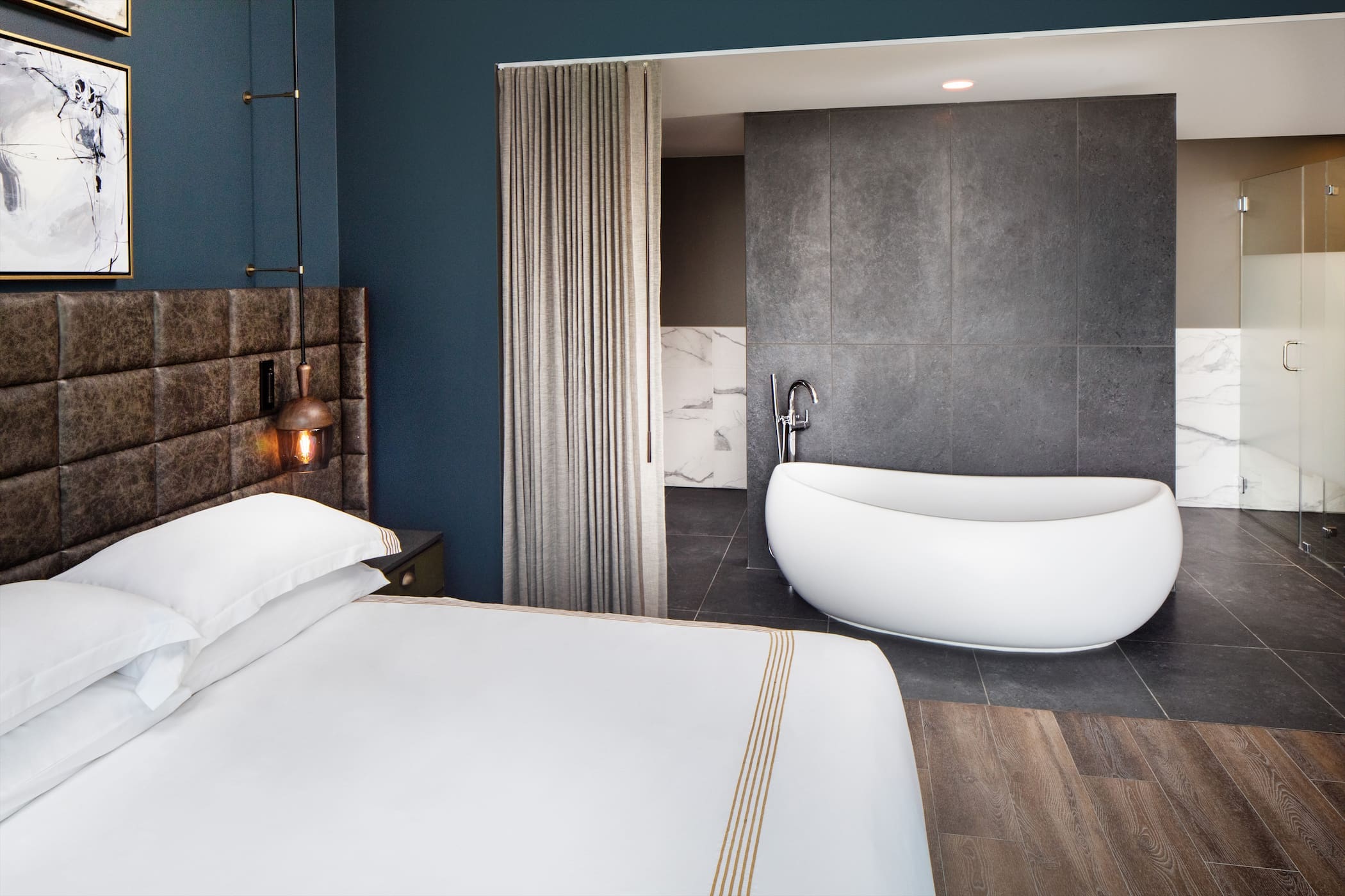 Skyline Suite with Tub Shot