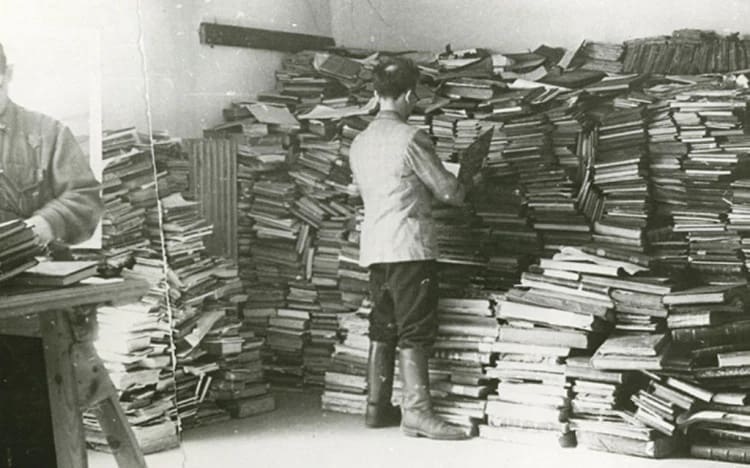 Book Smugglers