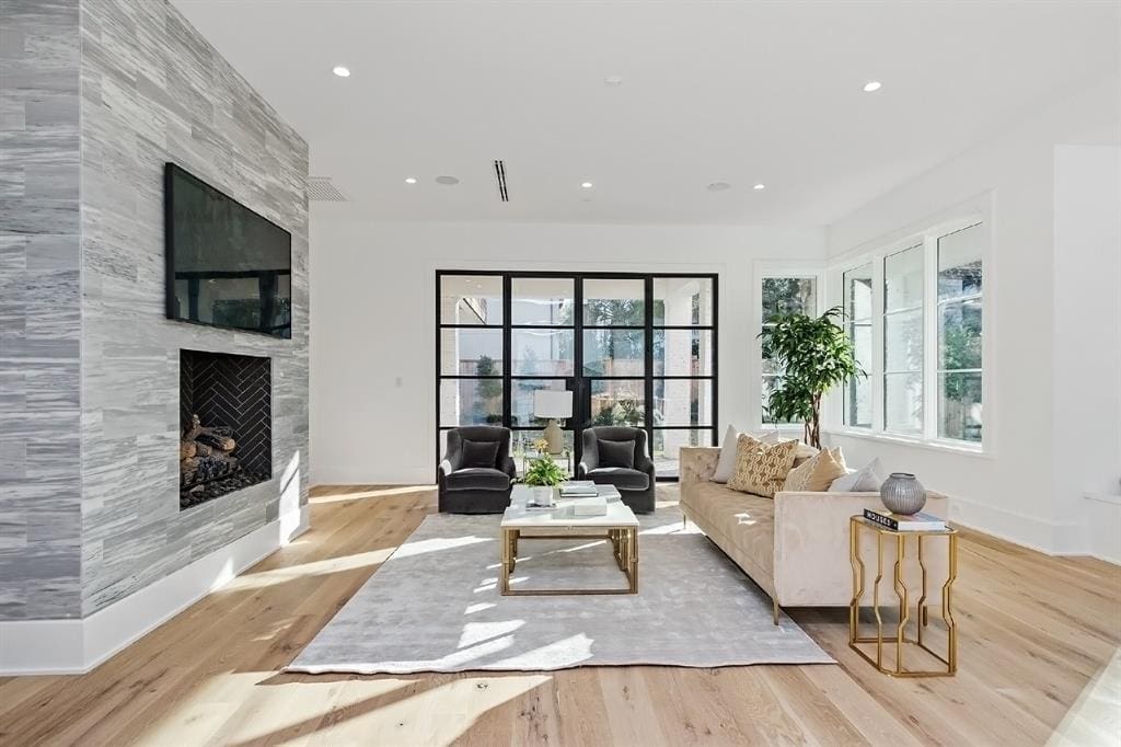 2223 Inwood