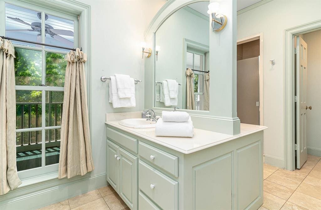 A mint-colored cornerd of the master bathroom. 
