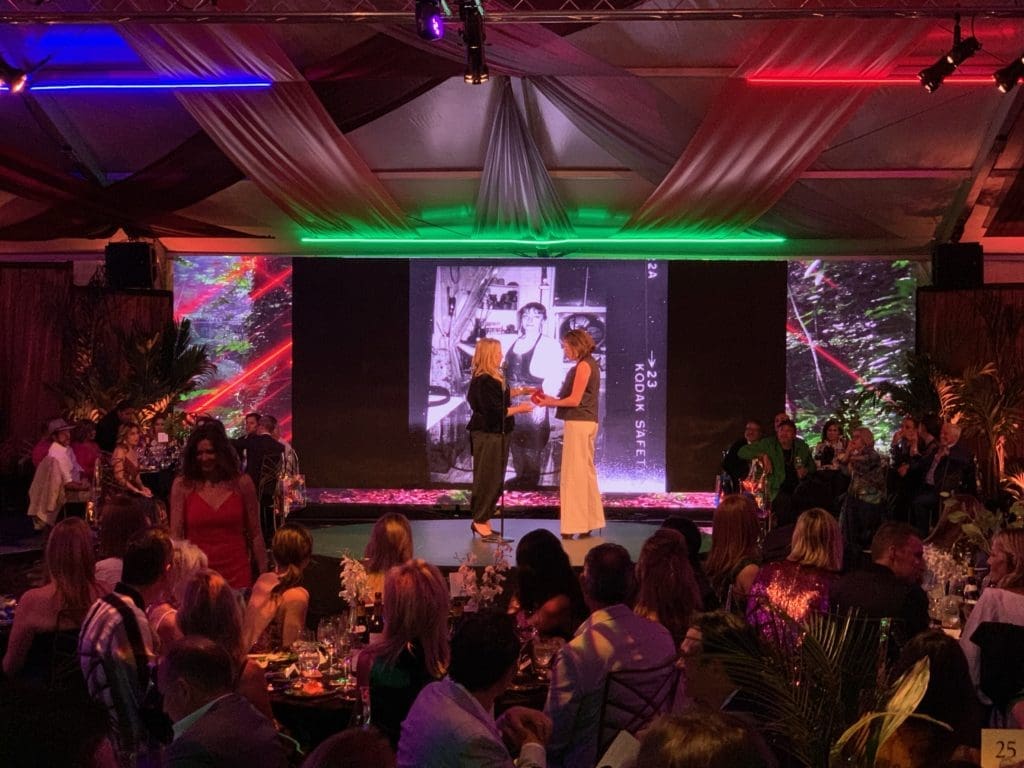 
Aspen Art Museum director Nicola Lees presents Mary Weatherford with the Aspen Award for Art at the ArtCrush gala. (Photo courtesy of the Aspen Art Museum)