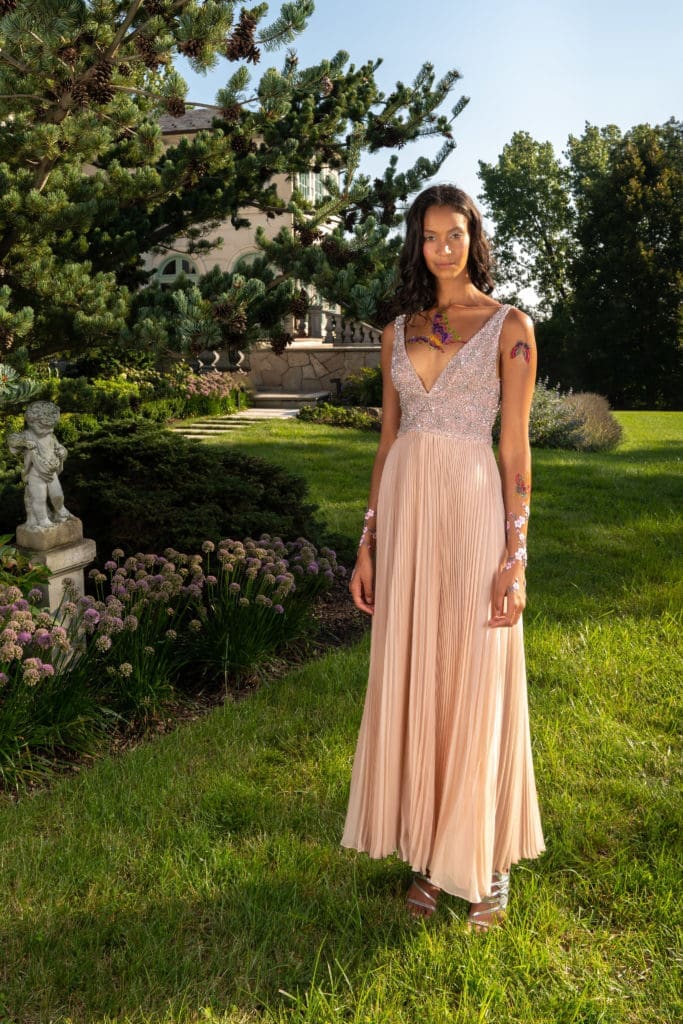 Reem Acra V-neck evening gown. (Photo courtesy of Reem Acra)