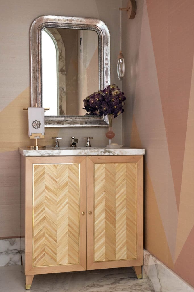  A lacquered hallway by Mary Beth Wagner Interiors. (Photo by Stephen Karlisch)