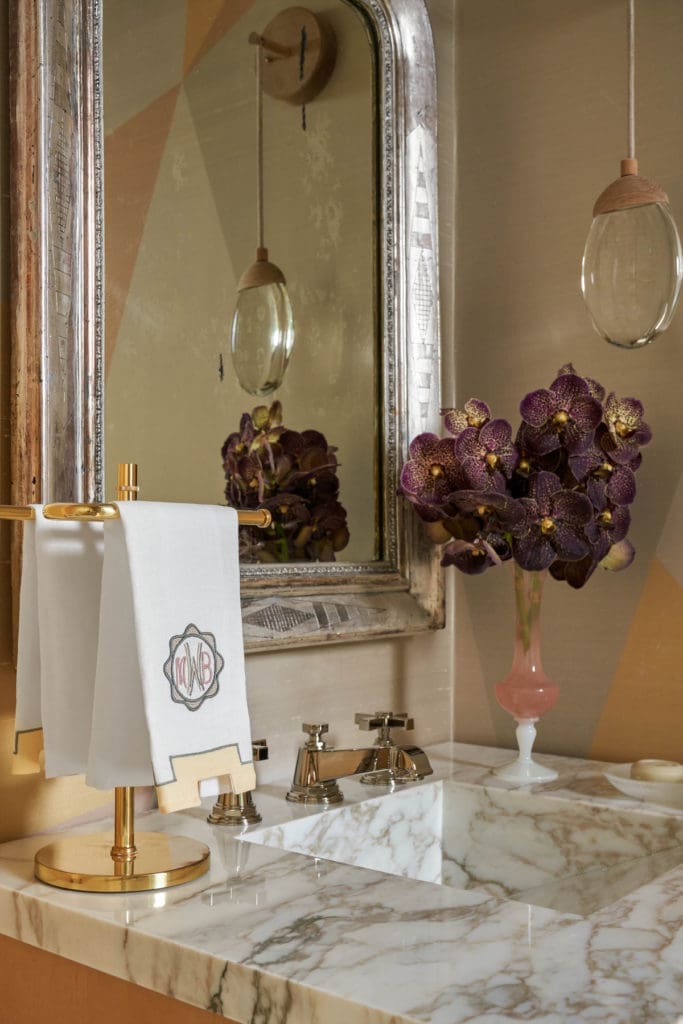  A lacquered hallway by Mary Beth Wagner Interiors. (Photo by Stephen Karlisch)