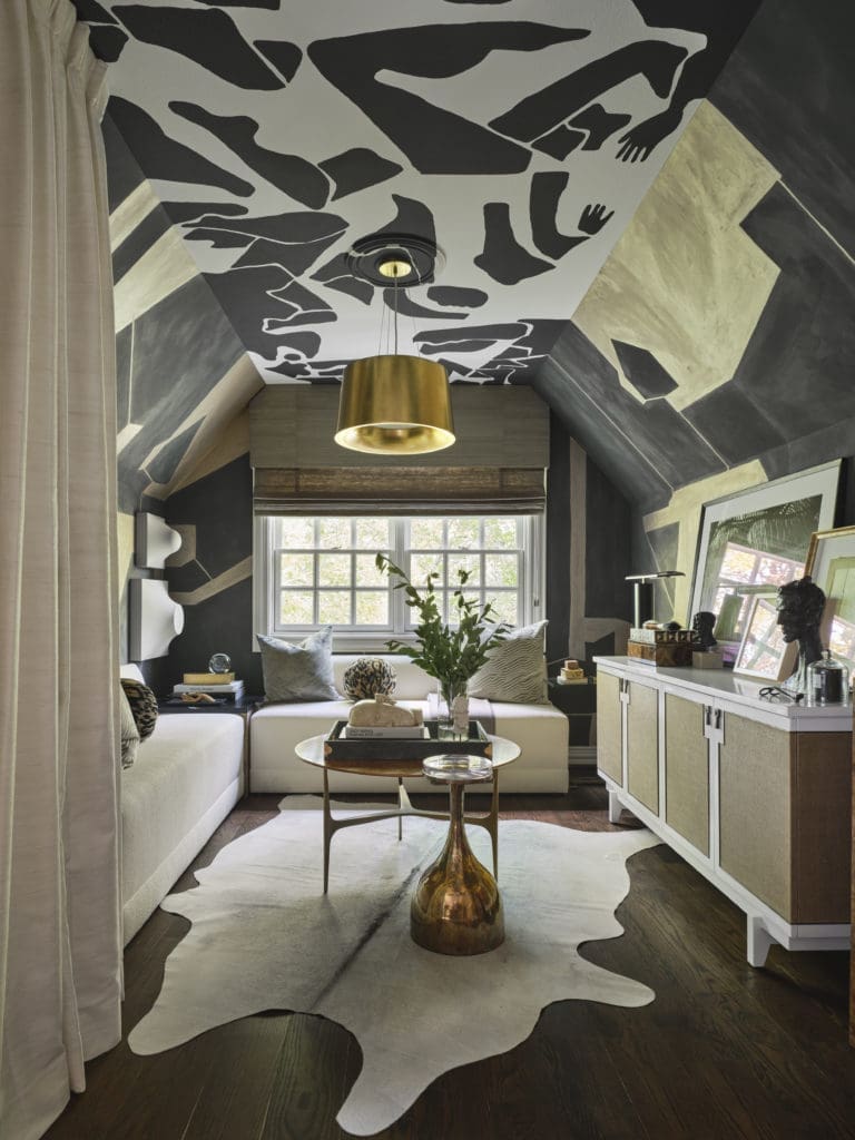 A cosmopolitan office area by Pulp Design Studios (Photo by Stephen Karlisch)