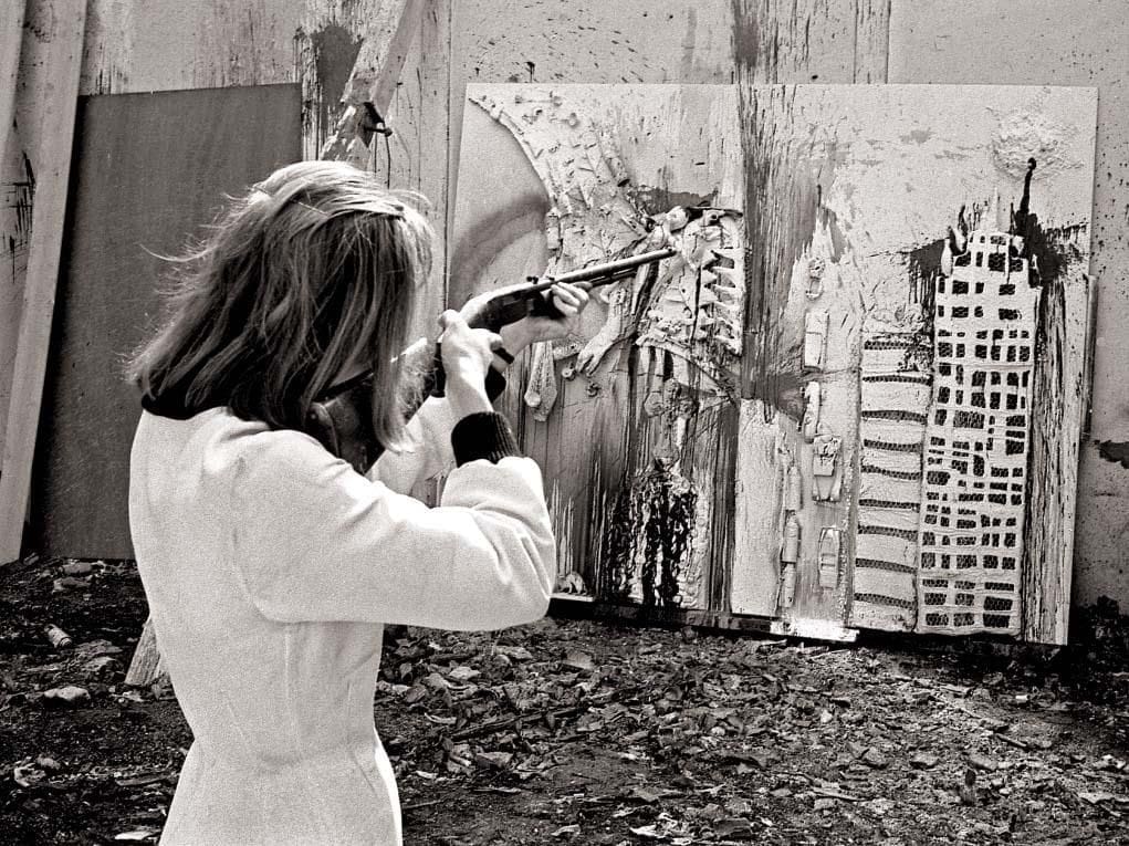 Niki de Saint Phalle during a shooting session at Impasse Ronsin, Paris, 1962. (© André Morain)