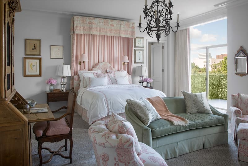 The client has collected antiques for decades and discovered much of her furniture, art, and rugs from noteworthy local dealers and on travels to Paris and England with her late husband. (Photo: Emily Minton Redfield)