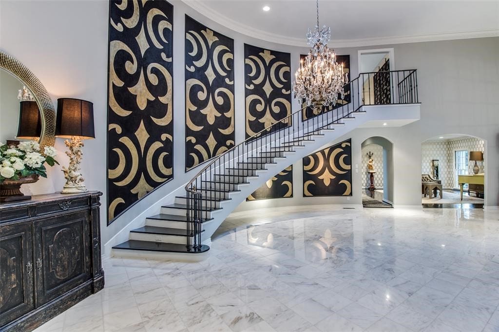 722 Stefani Drive in Preston Hollow