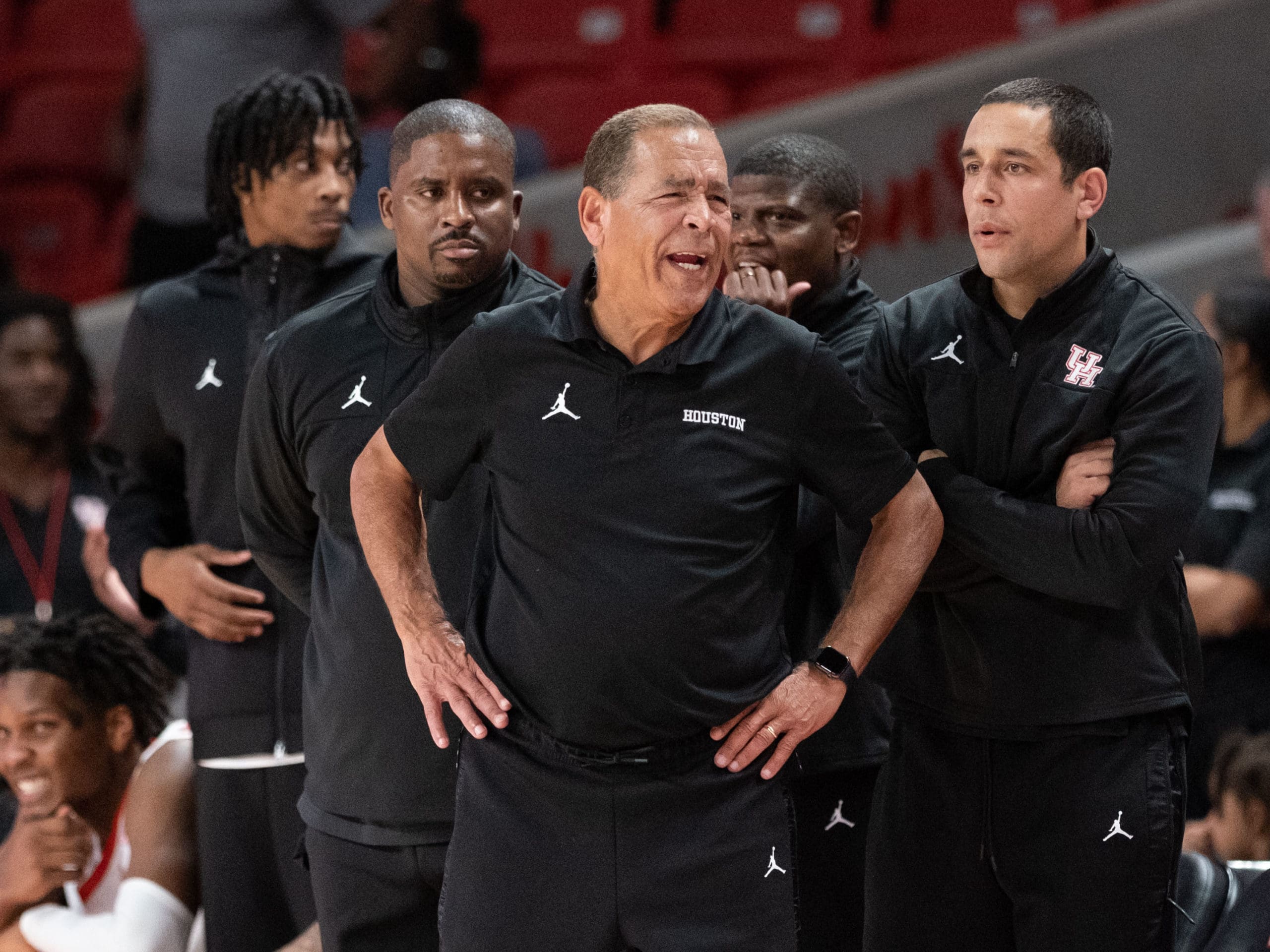 University of Houston Cougars men’s basketball team opened their 2021-2022 season with an overtime victory over the HofstraPride, complete with the presentation of a banner commemorating their trip to last season’s Final Four, Tuesday night at the Fer