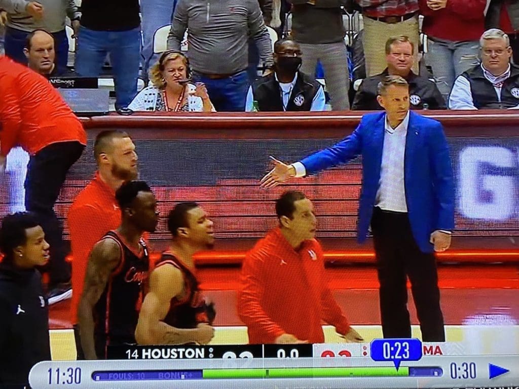 Alabama coach Nate Oats just stood there forever waiting for a handshake, bringing a slight touch of comedy to  a wild goaltending dispute in Alabama. . (@MattNorlander)