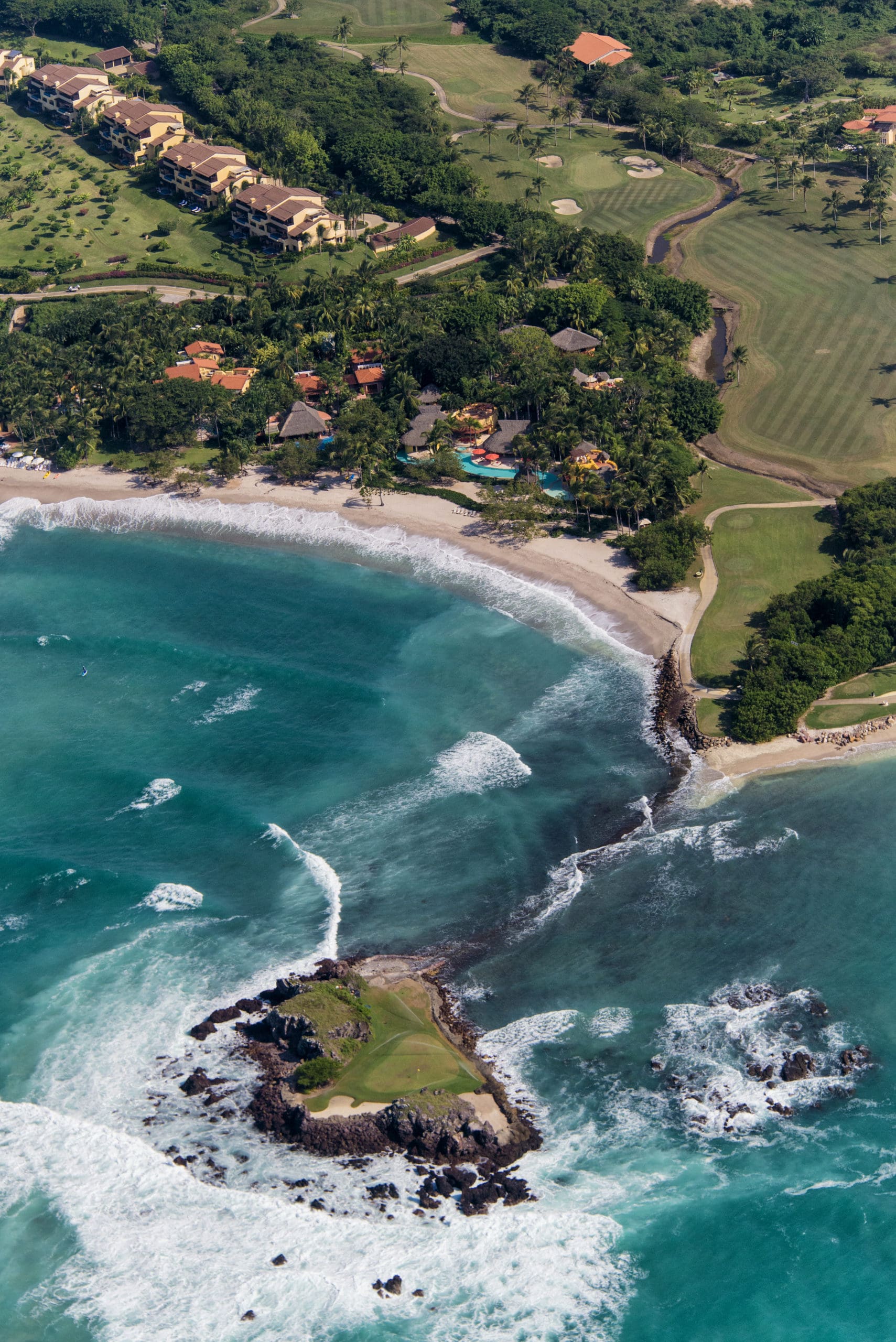Tail of a Whale” hole on Punta Mita’s Pacifico course (Photo by courtesy of Punta Mita)