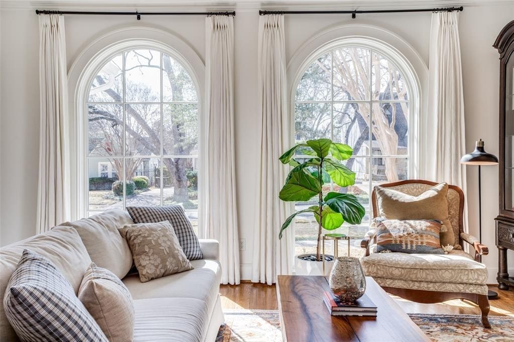 A closer look at the sleek, energy efficient Pella windows. 