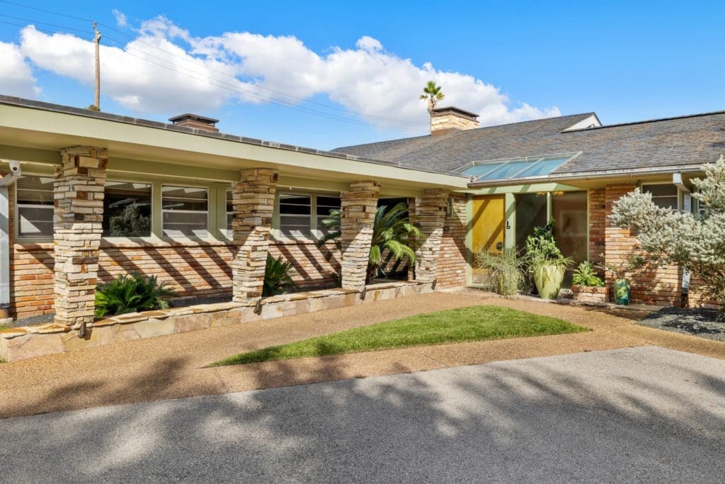 The mid-century modern time-capsule dwelling at 2430 Maroneal Street in Old Braeswood  ( (Photo by Josh Gremillion Photography)