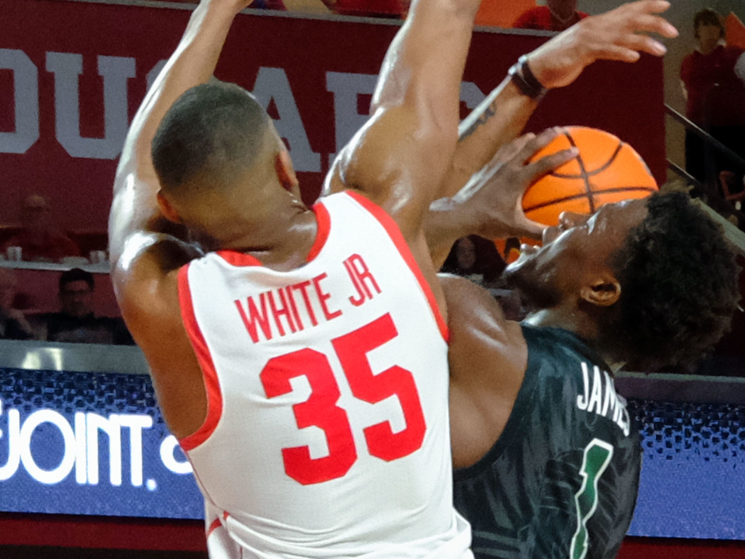 University of Houston Cougars men’s basketball team defeated the Tulane Green Wave, Wednesday night at the Fertitta Cente