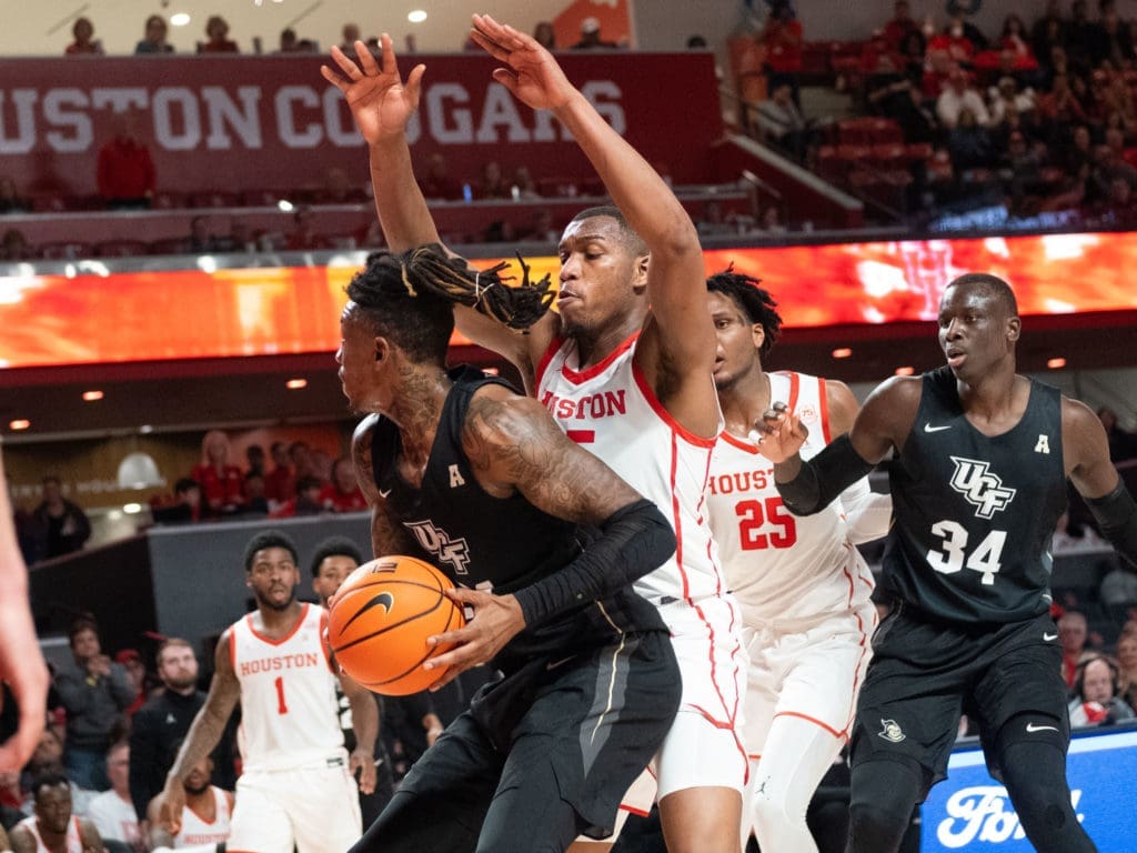 It's not easy to find an opening against this University of Houston team. (Photo by F. Carter Smith)