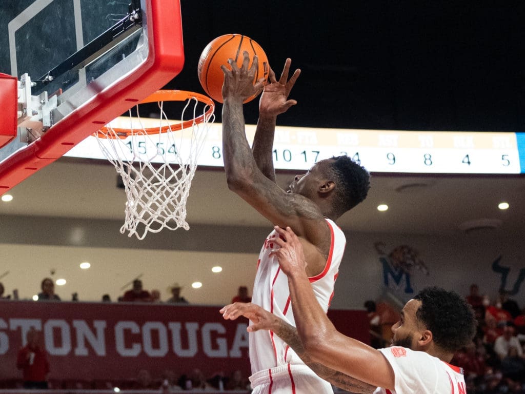UH wing Taze Moore sometimes seems to defy gravity. (Photo by F. Carter Smith)