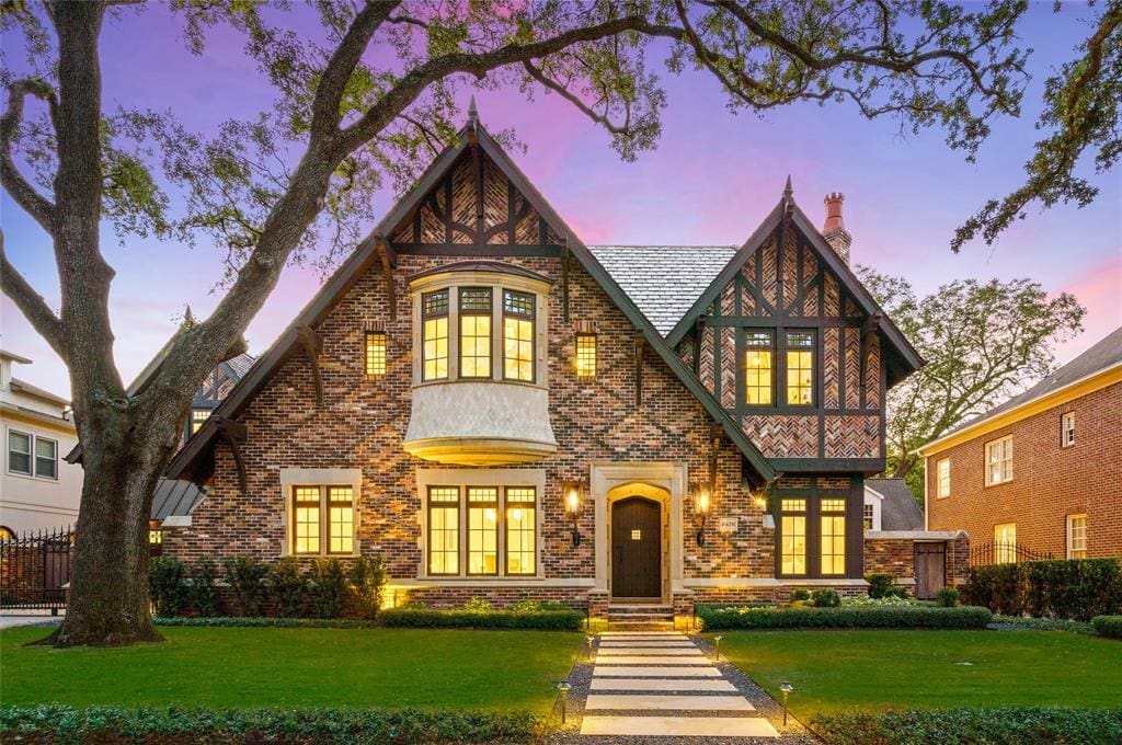 6426 Sewanee Avenue in West University