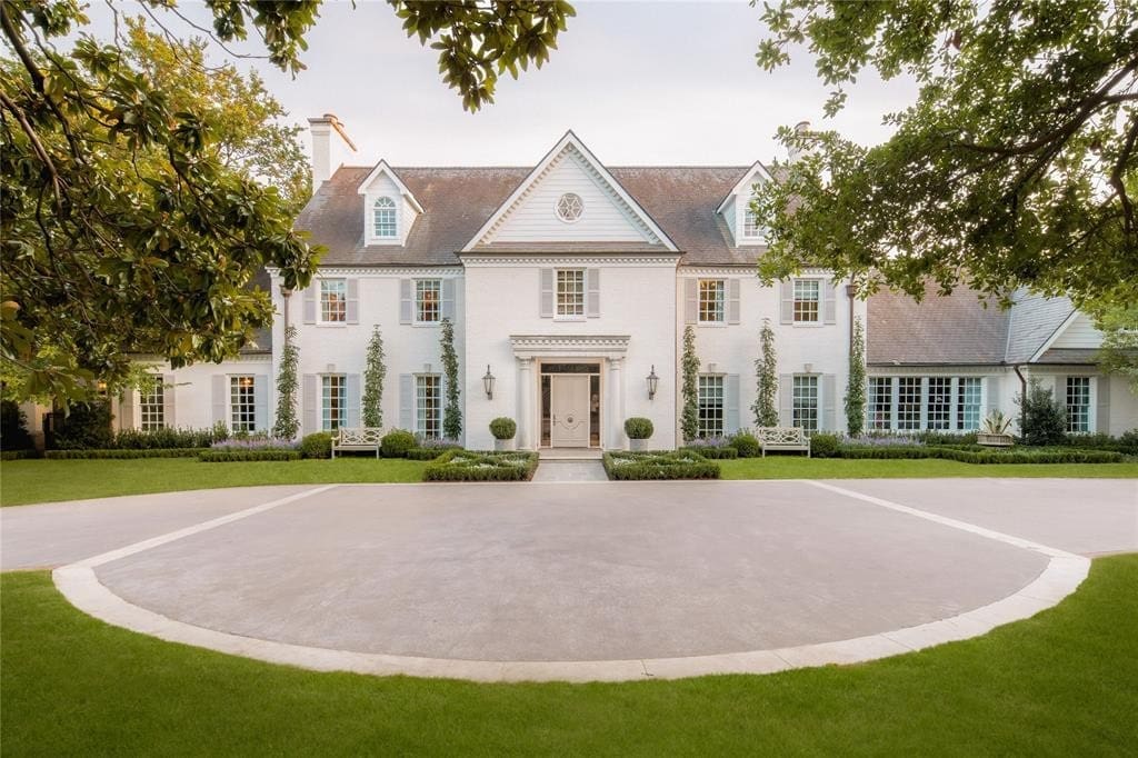 After hosting the 2021 Kips Bay Decorator Show House Dallas, 5138 Deloache Avenue underwent a three month renovation and is currently on the market. Landscaping From the Ground Up.  (Photo by Costa Christ Media)