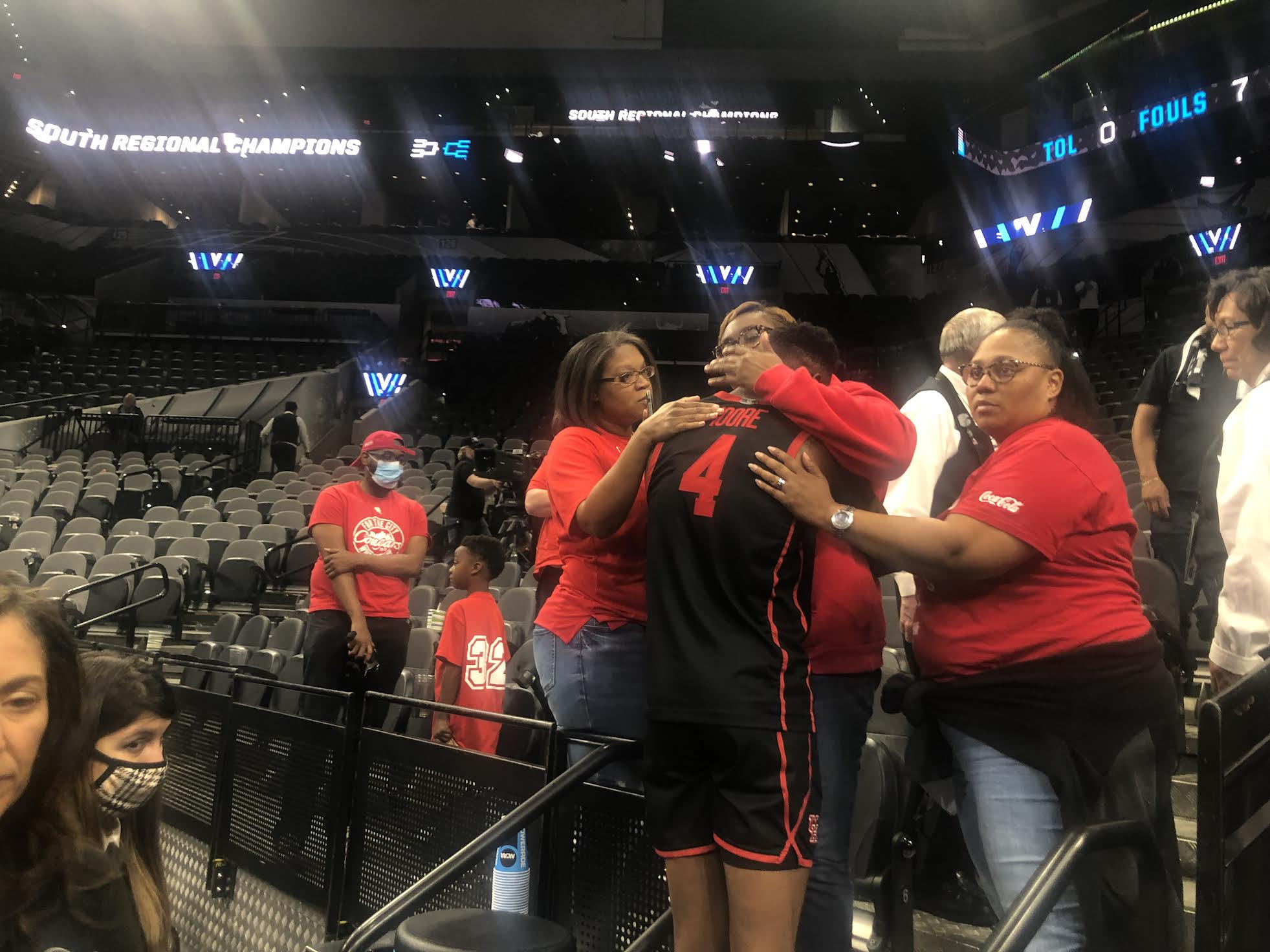 Taze Moore UH Houston Villanova Elite Eight