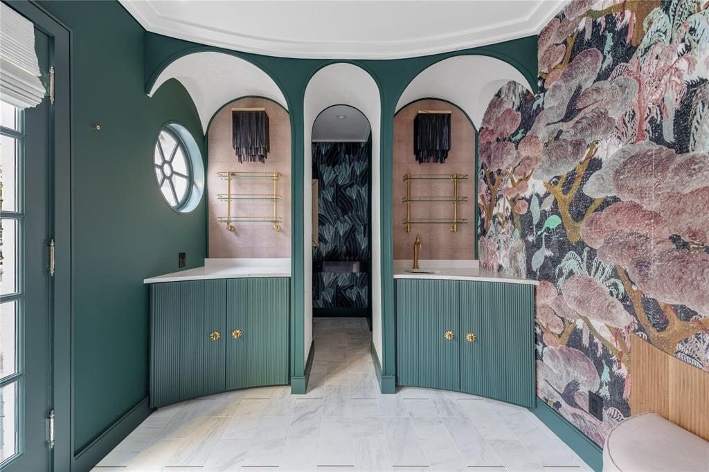 Traci Connell’s “Martini Muse” bar room, situated off the poolside veranda, is almost identical to its Kips Bay days. Glamorous leather sconces and Arte’s lush hand-painted wall covering also got to stay.  (Photo by Costa Christ Media)