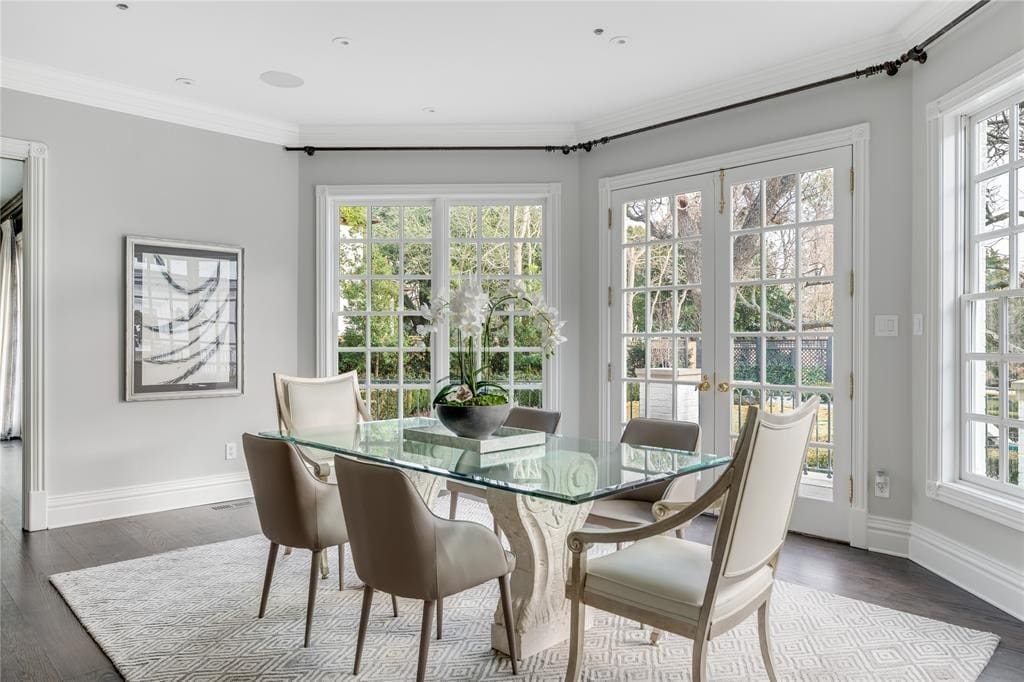 Another sunny dining nook. (Photo by Costa Christ Media)