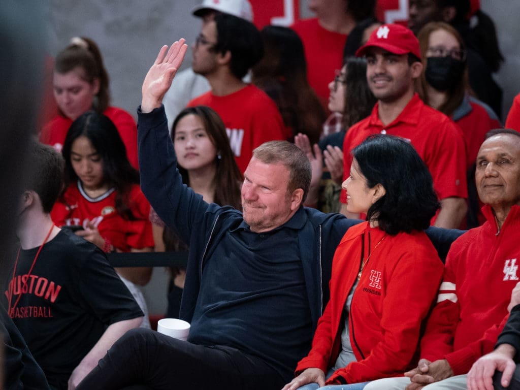 University of Houston Cougars basketball team clinched the American Athletic Conference crown with a win over Cincinnati, 71-53 at the Fertitta Center