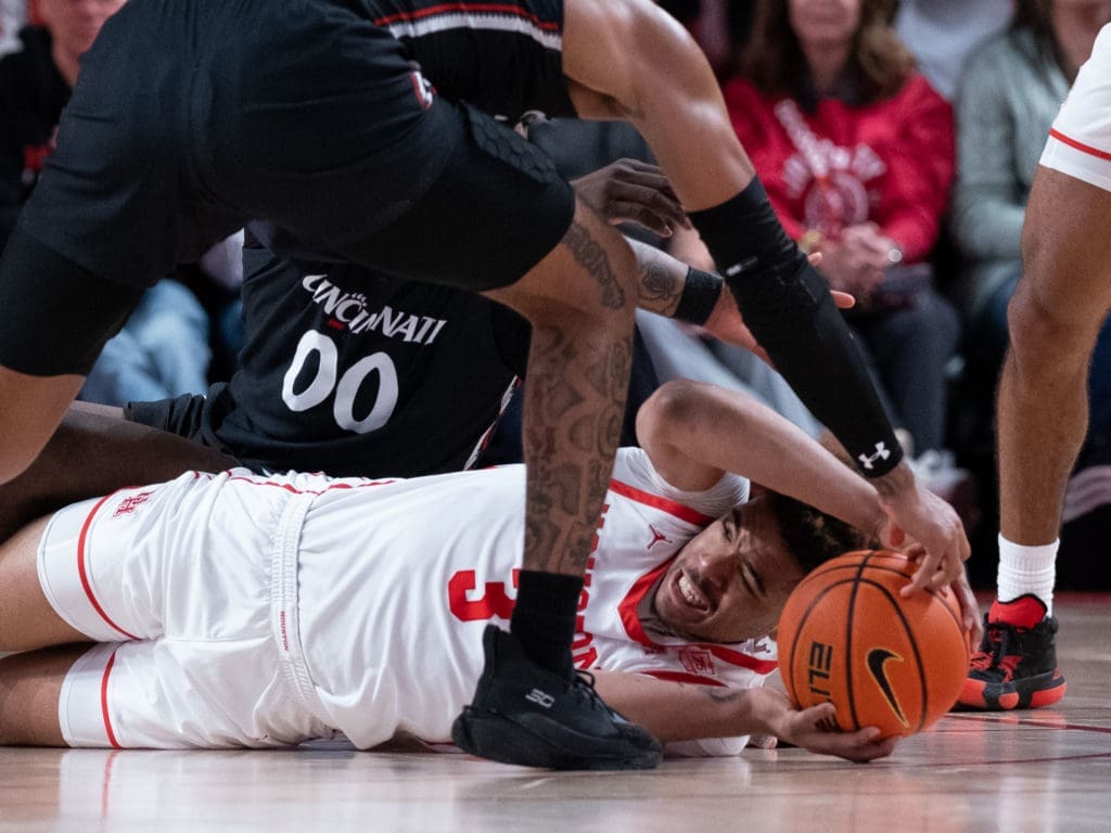 University of Houston guard Ramon Walker knows going to the floor to fight for a loose ball is part of the UH way. (Photo by F. Carter Smith)
