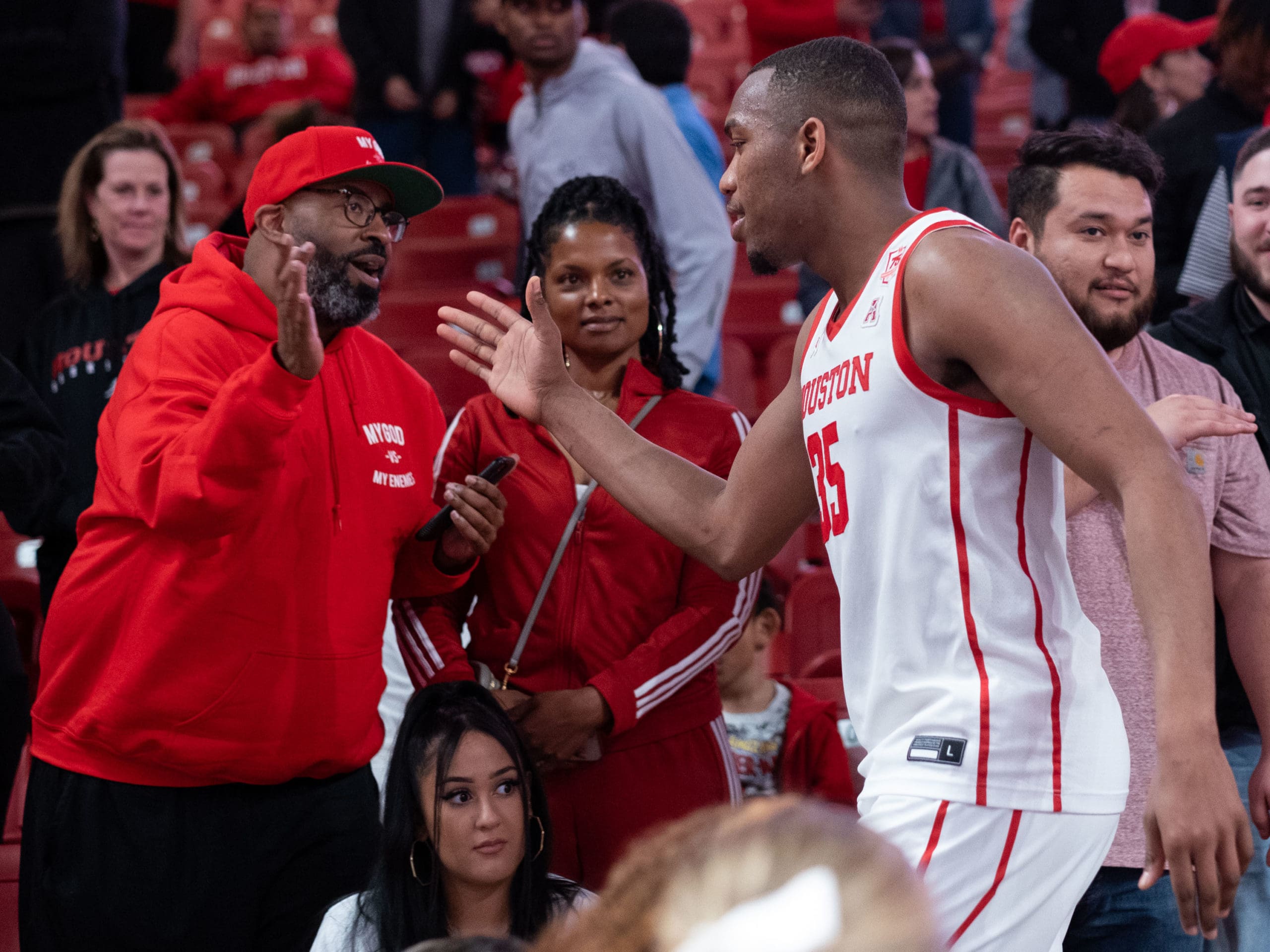 University of Houston Cougars basketball team clinched the American Athletic Conference crown with a win over Cincinnati, 71-53 at the Fertitta Center