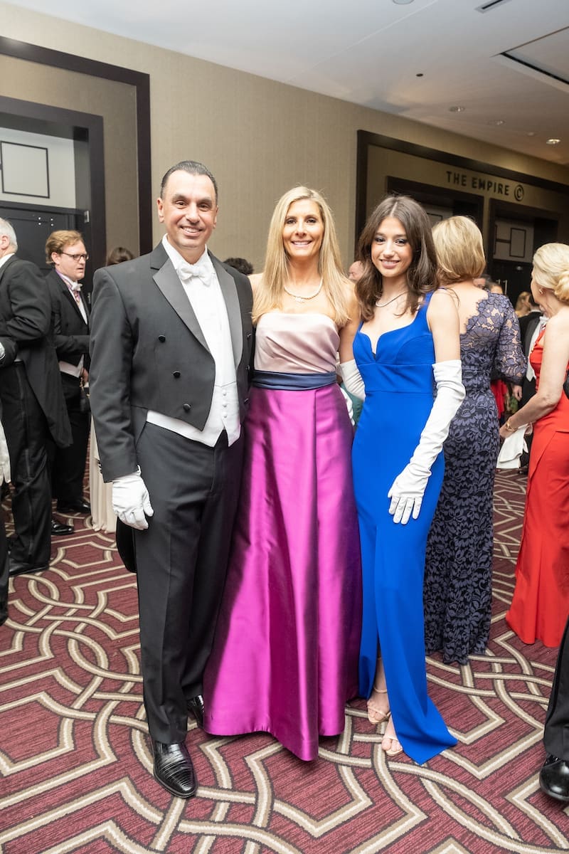 Devinder, Gina, Mia Bhatia (Photo by Daniel Ortiz)