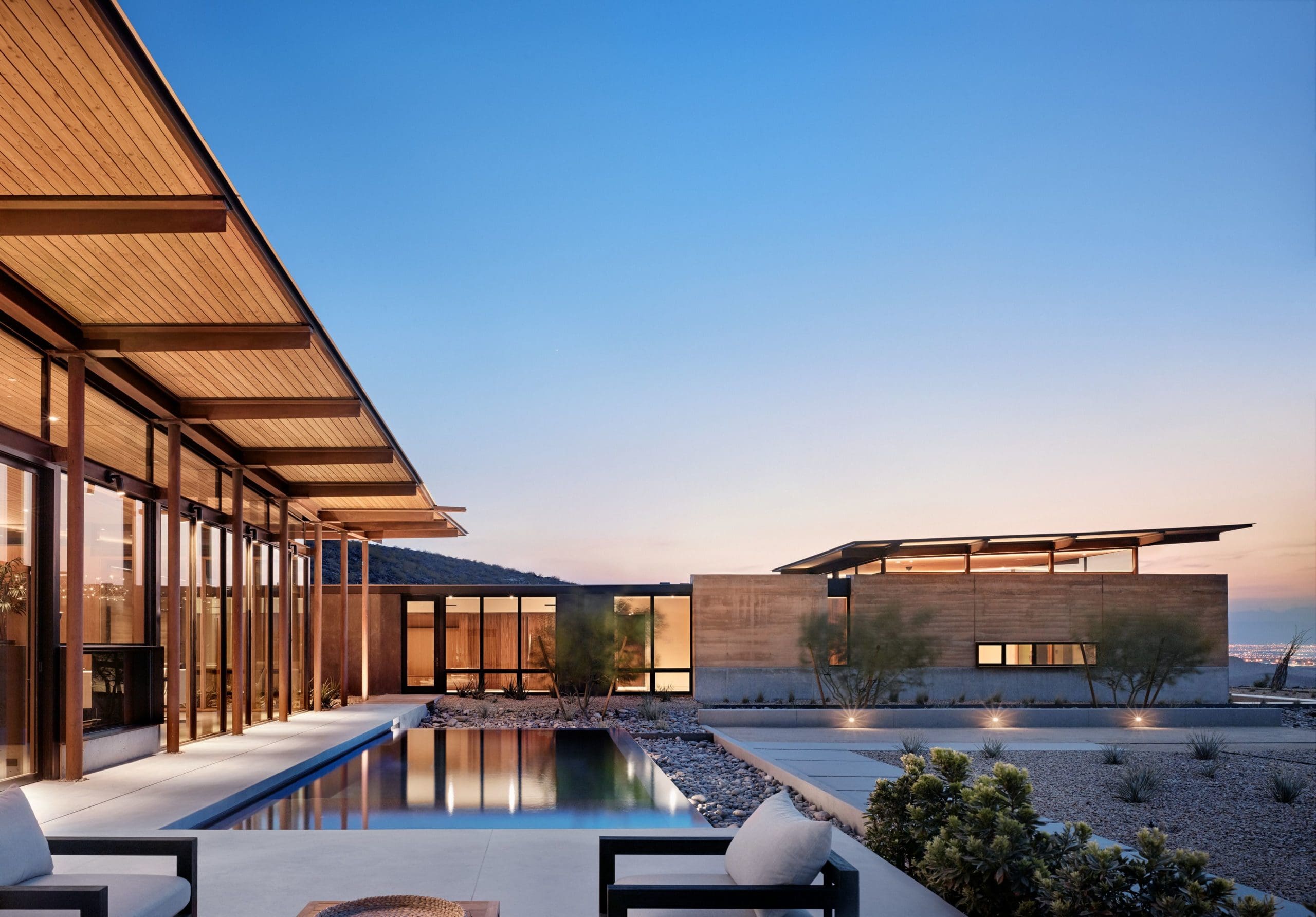 Horizon House, Las Vegas, with rammed-earth walls, designed by Lake | Flato