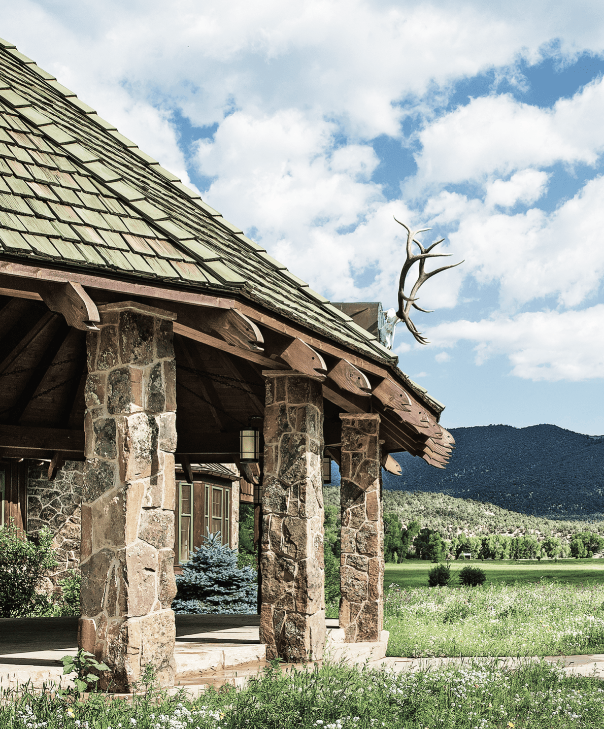Table Rock Ranch, Colorado, with zoomorphic motif on rafters