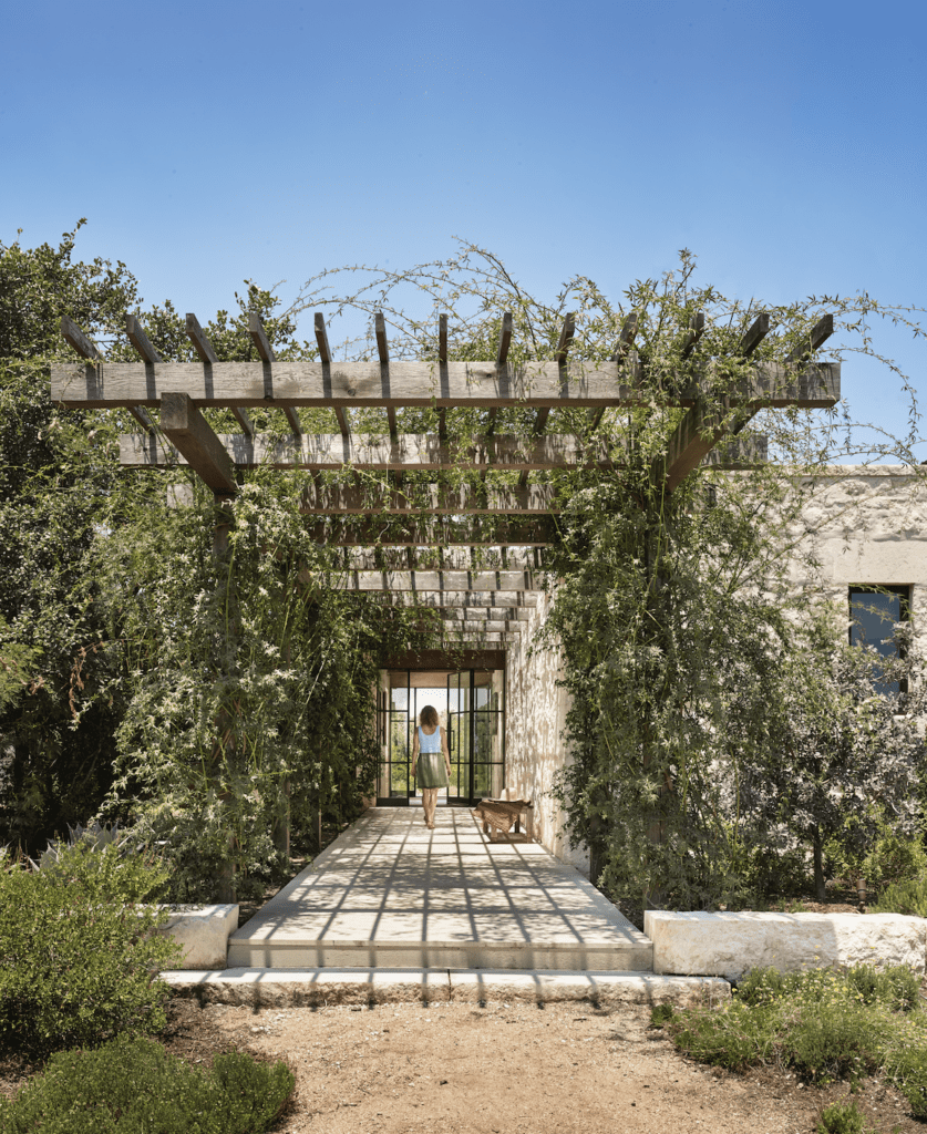 Goat Mountain House, Uvalde, designed by Lake | Flato. Photography Casey Dunn, Ryann Ford