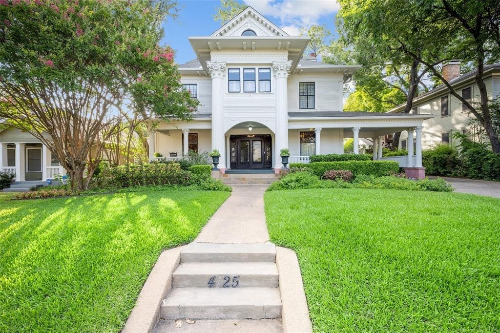 4125 Junius Street, formerly The Corinthian Bed & Breakfast, is currently for sale in Old East Dallas. 