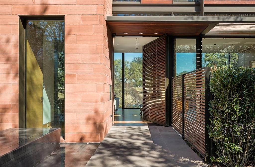 The entry to 3932 Potomac Avenue  in Dallas' prestigious Highland Park neighborhood. 