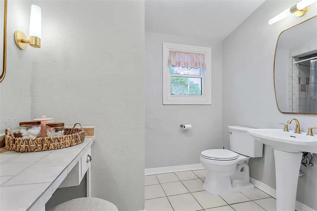 The secondary bathroom. 