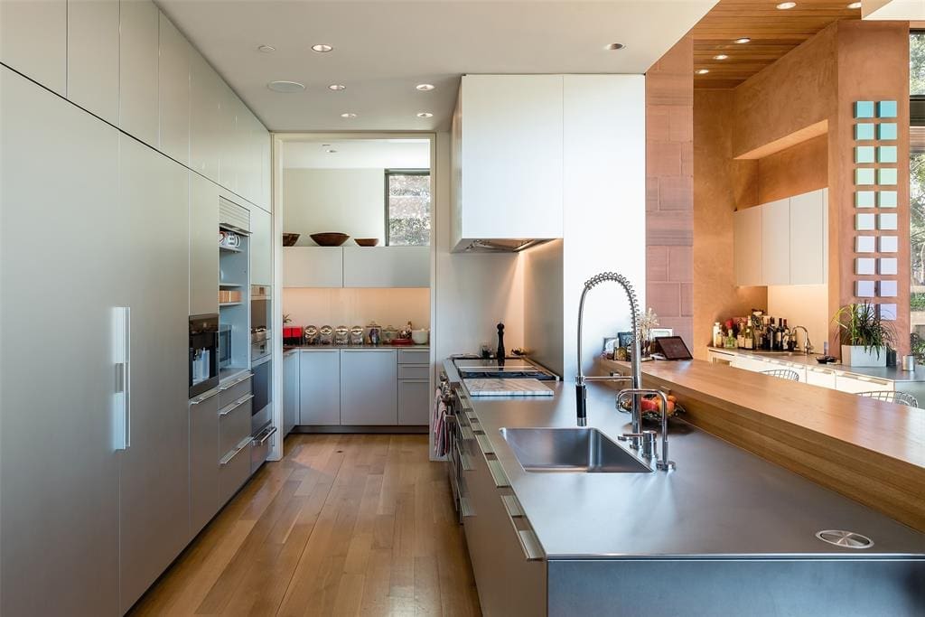 Modern minimalism in the Dallas kitchen. 