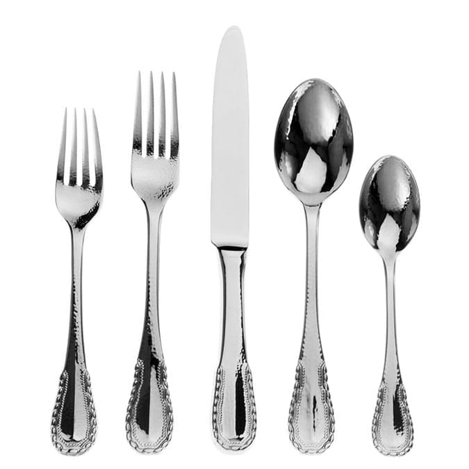 Ricci Merletto stainless everyday silver adds a touch of timeless elegance.