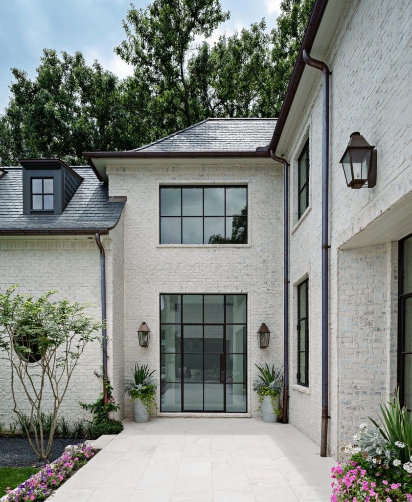 Shadywood: Residential Architectural Design Over 3,500 Square Feet, Cusimano Architect. (Photo Zac Seewald)