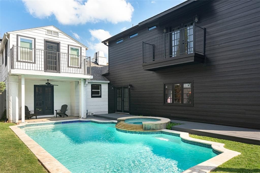 A dreamy pool can be seen from almost every window.  (Photo by  Sean Gallagher)