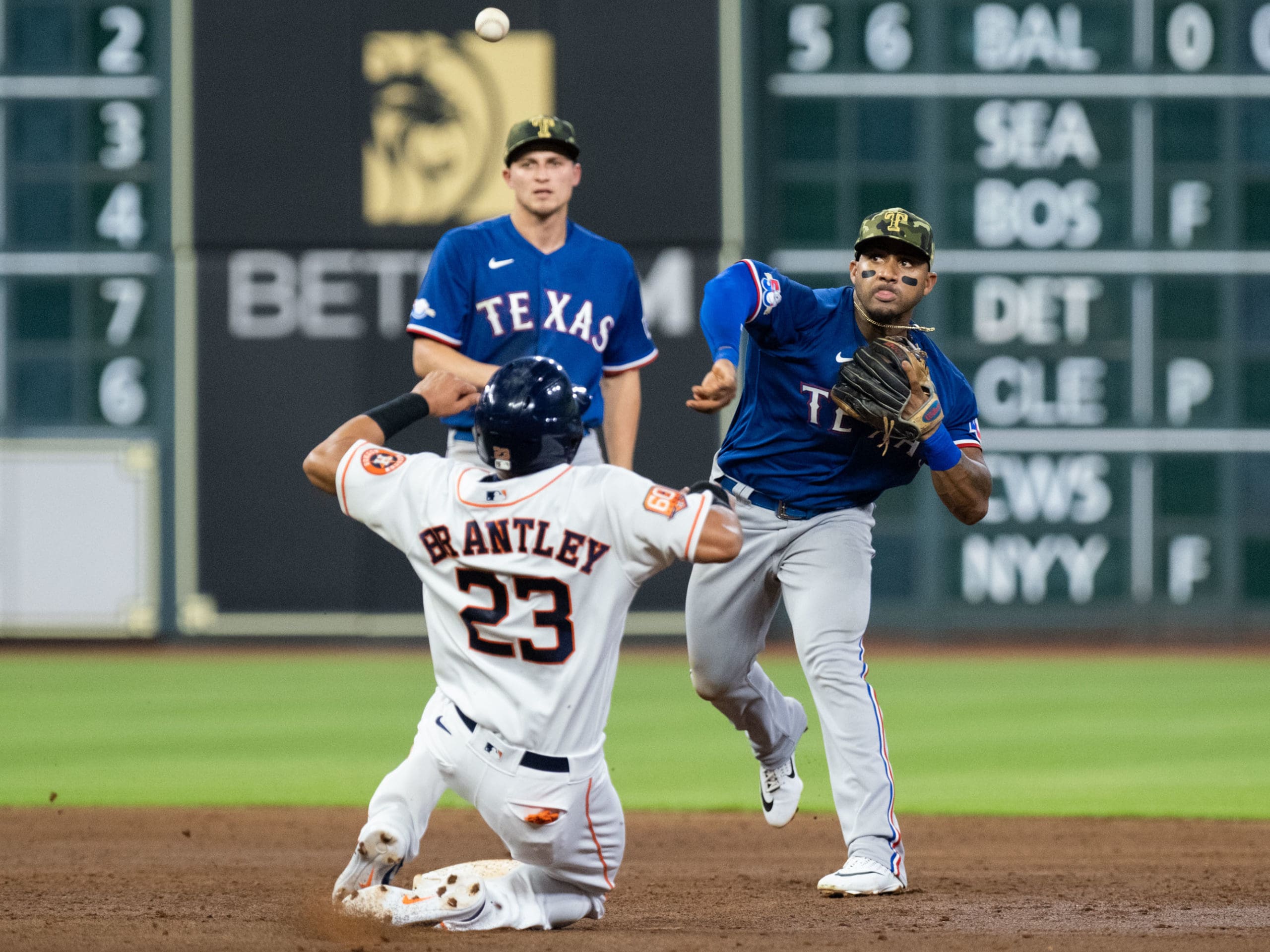 Houston Astros behind Justin Verlander, beat the Texas Rangers 2-1 Saturday night May 21, 2022 at Minute Maid Park