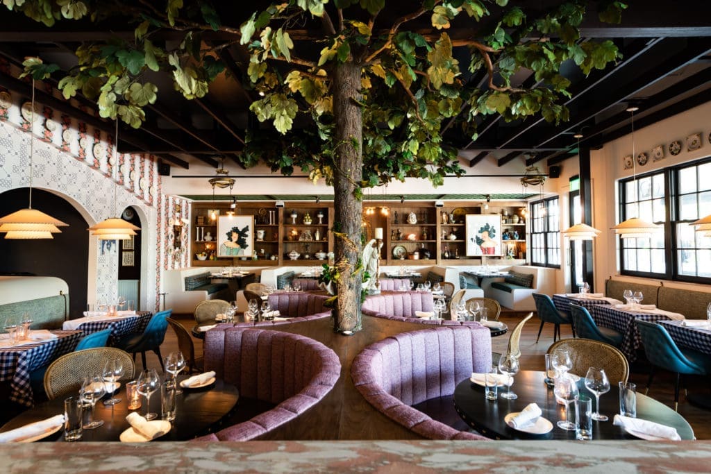Sister restaurant (Photo by Manny Rodriguez).