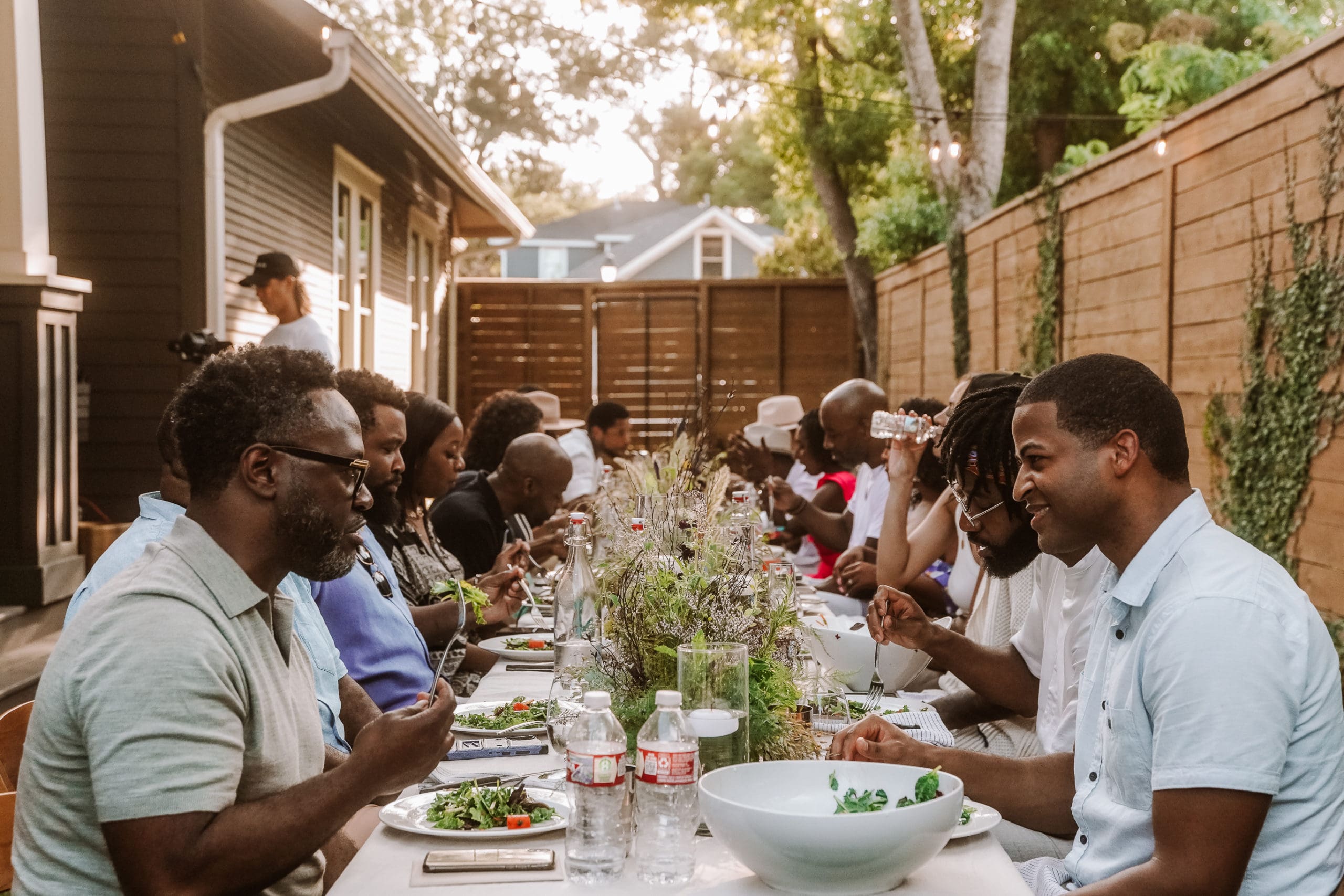 Guests dined al fresco. (Photo by William Isaac)