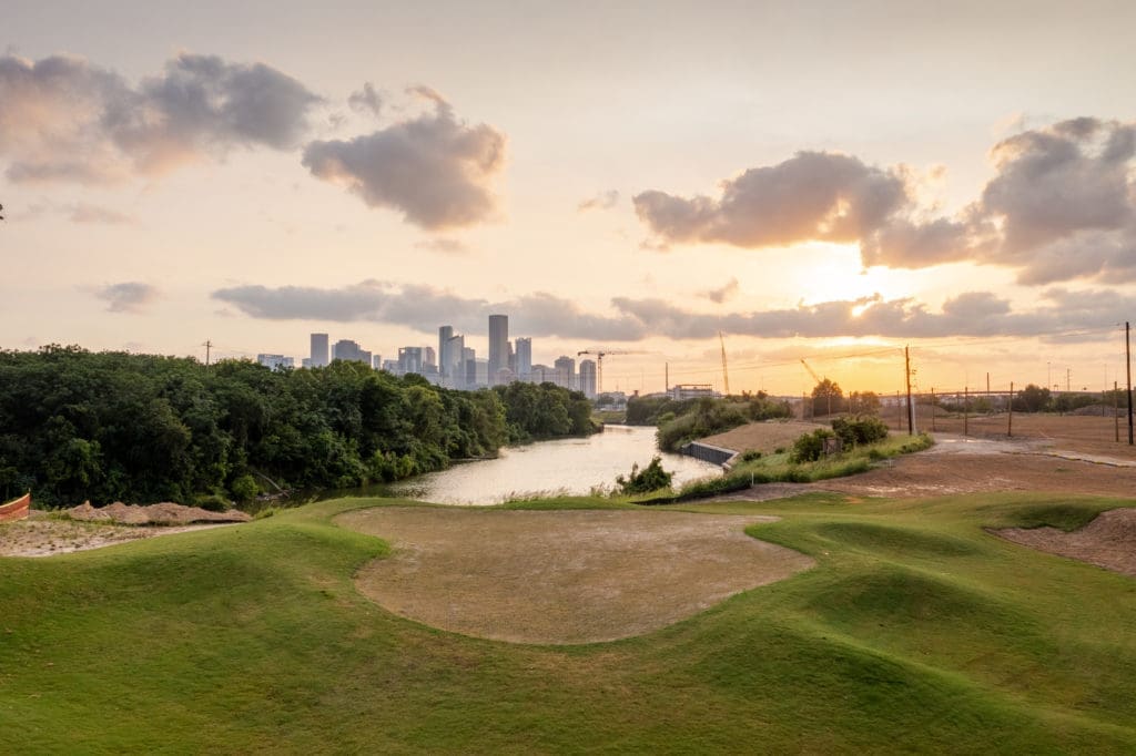 East River 9's first hole may be one of the more picturesque holes in all of Houston golf.